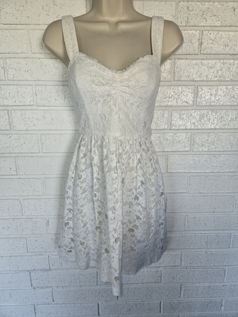 1207 Hollister White Lace Sweetheart Mini Dress